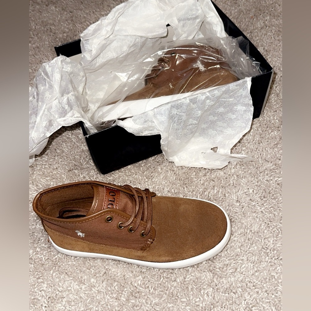 Polo Ralph Lauren Kids Waylon Mid Sneaker
Condition: New SZ 2